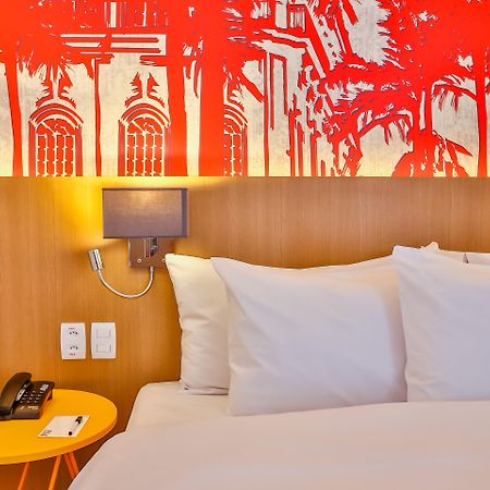 Radisson Red Campinas Hotel Exterior photo A room at the hotel