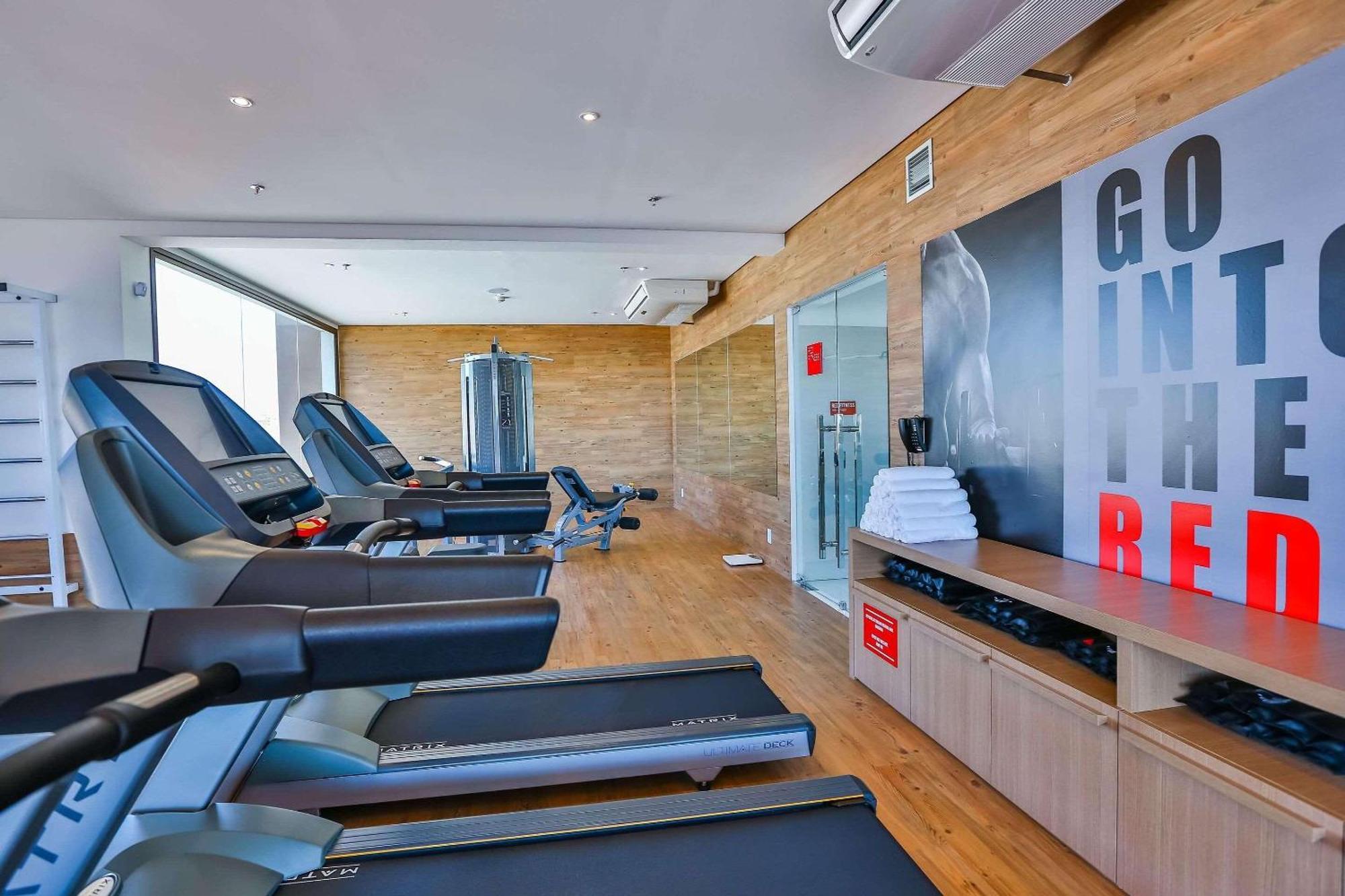 Radisson Red Campinas Hotel Exterior photo The gym at the hotel
