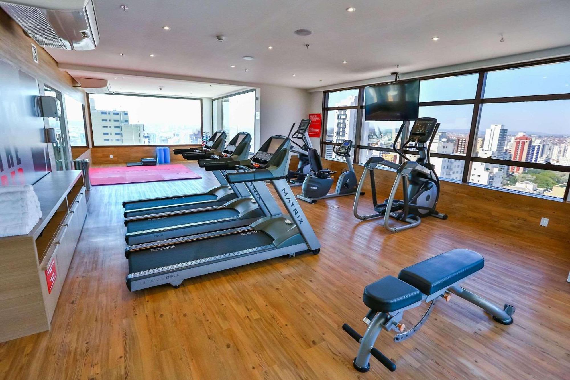 Radisson Red Campinas Hotel Exterior photo A gym in a hotel